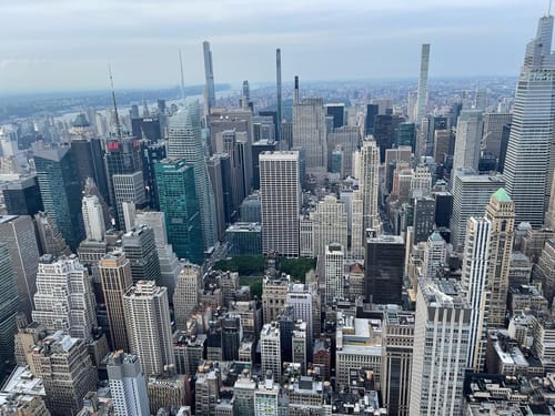 Visita ao Empire State Building, vistas de tirar o fôlego, impossível não tocar Empire State of Mind