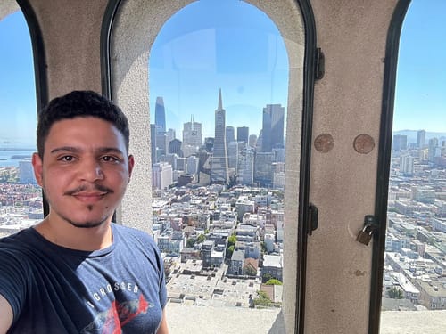 Vista de San Francisco no topo da Coit Tower, na época o elevador não funcionava e tive que subir ela pelas escadas 🥵