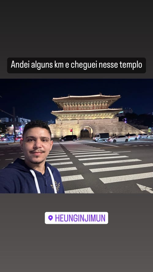 Andei alguns km e cheguei nesse templo