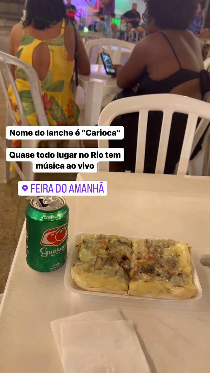 Nome do lanche é "Carioca" - Quase todo lugar no Rio tem música ao vivo