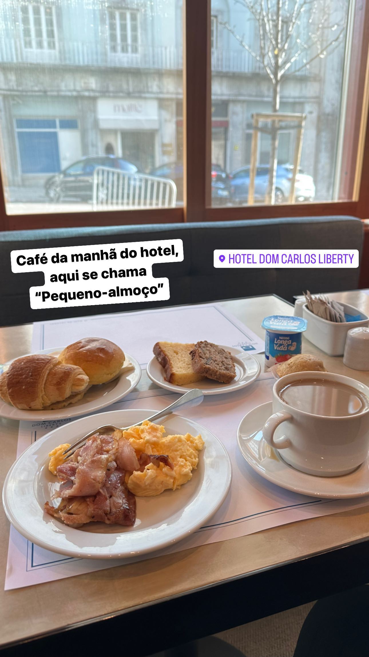 Café da manhã do hotel, aqui se chama "pequeno-almoço"