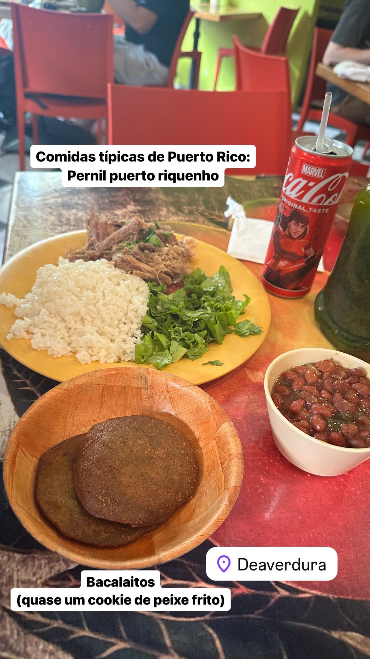 Comidas típicas de Puerto Rico - Pernil puerto riqueño - Bacalaitos (quase um cookie de peixe frito)