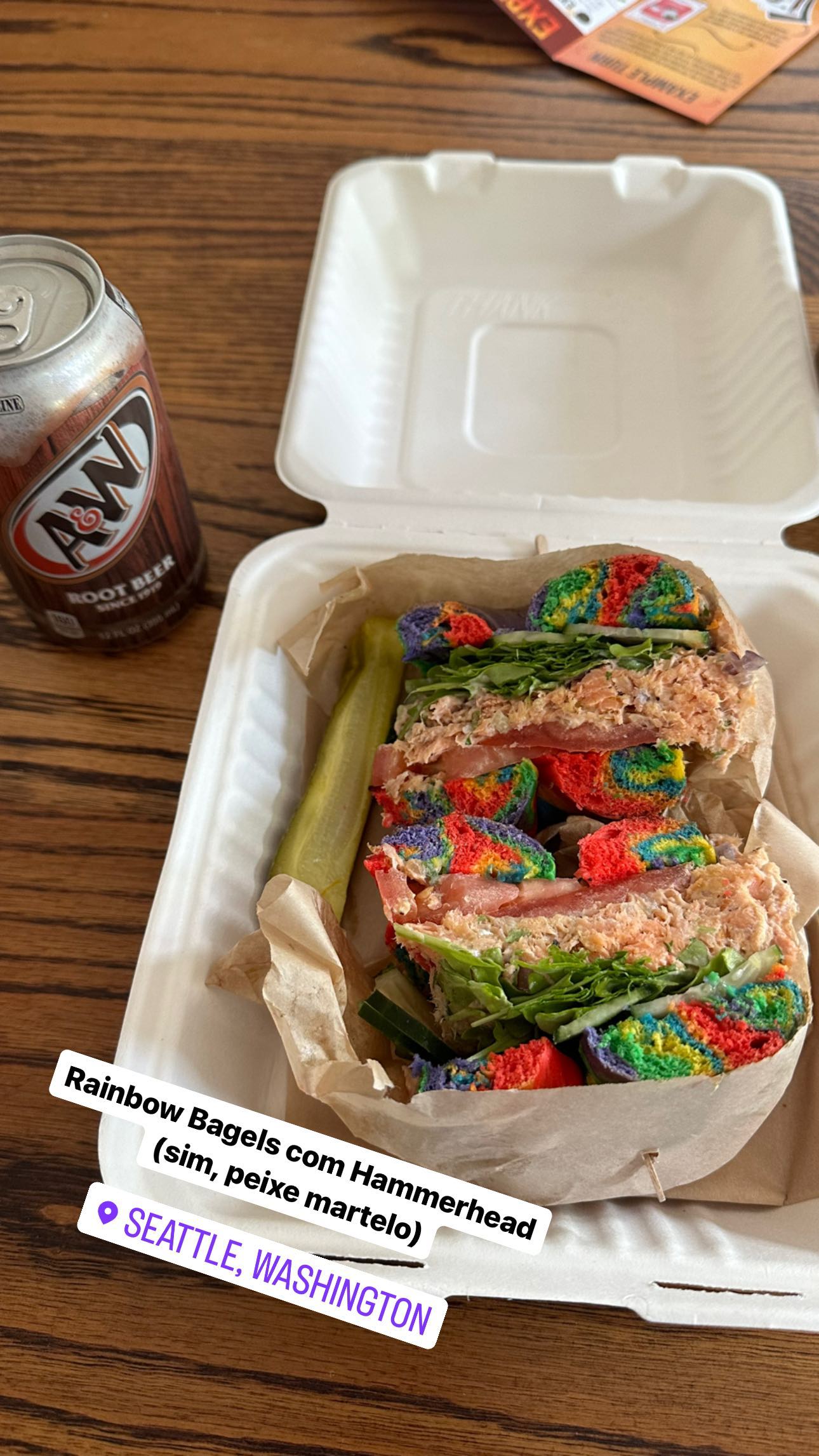 Rainbow Bagels com Hammerhead (sim, peixe martelo)