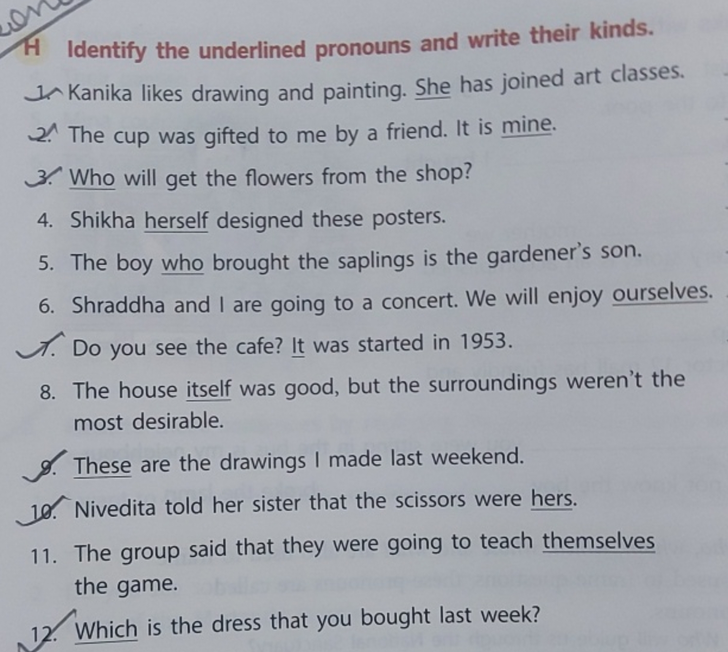 Identify the underlined pronouns and write their kinds.
Kanika likes d