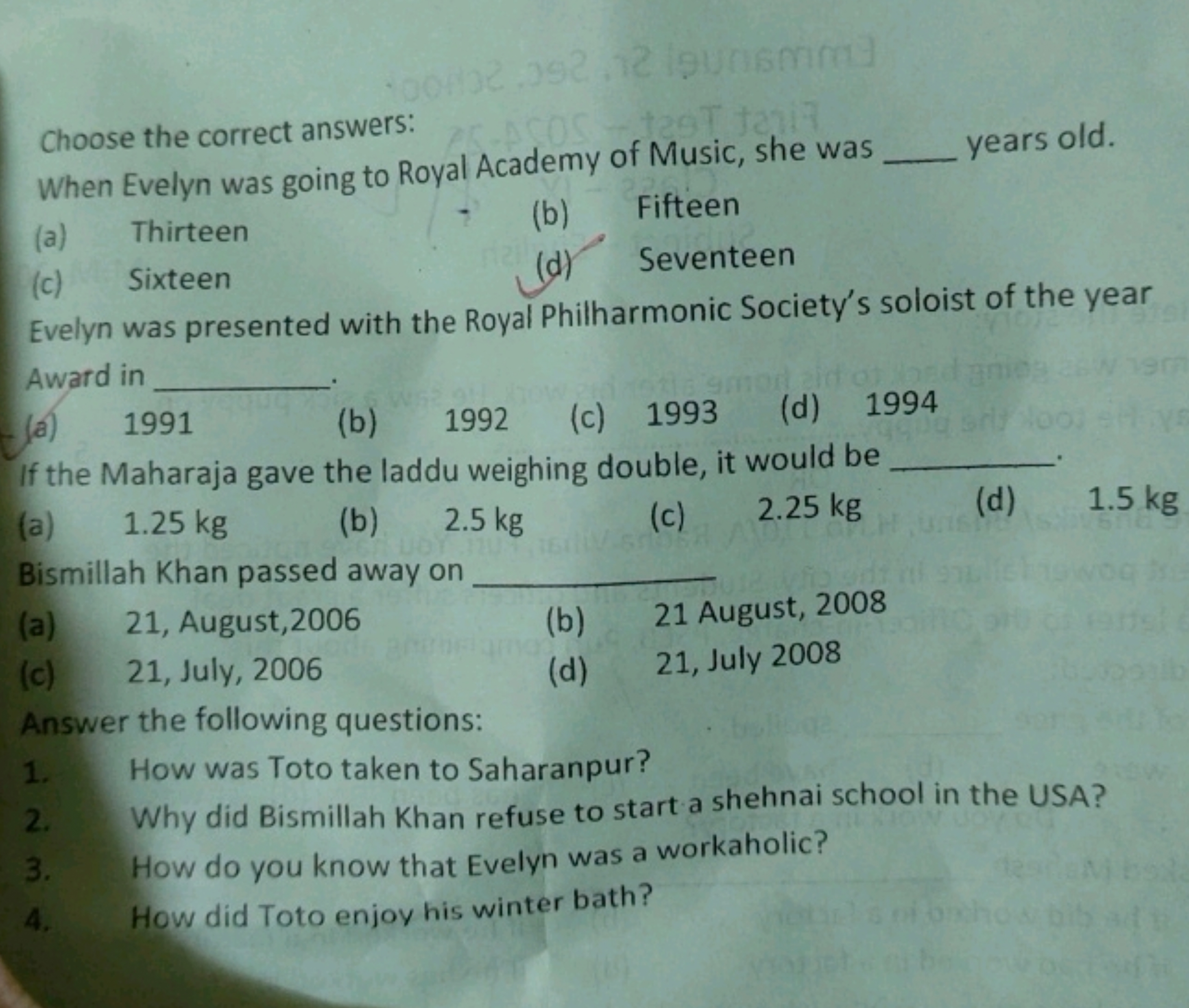 Choose the correct answers:
When Evelyn was going to Royal Academy of 