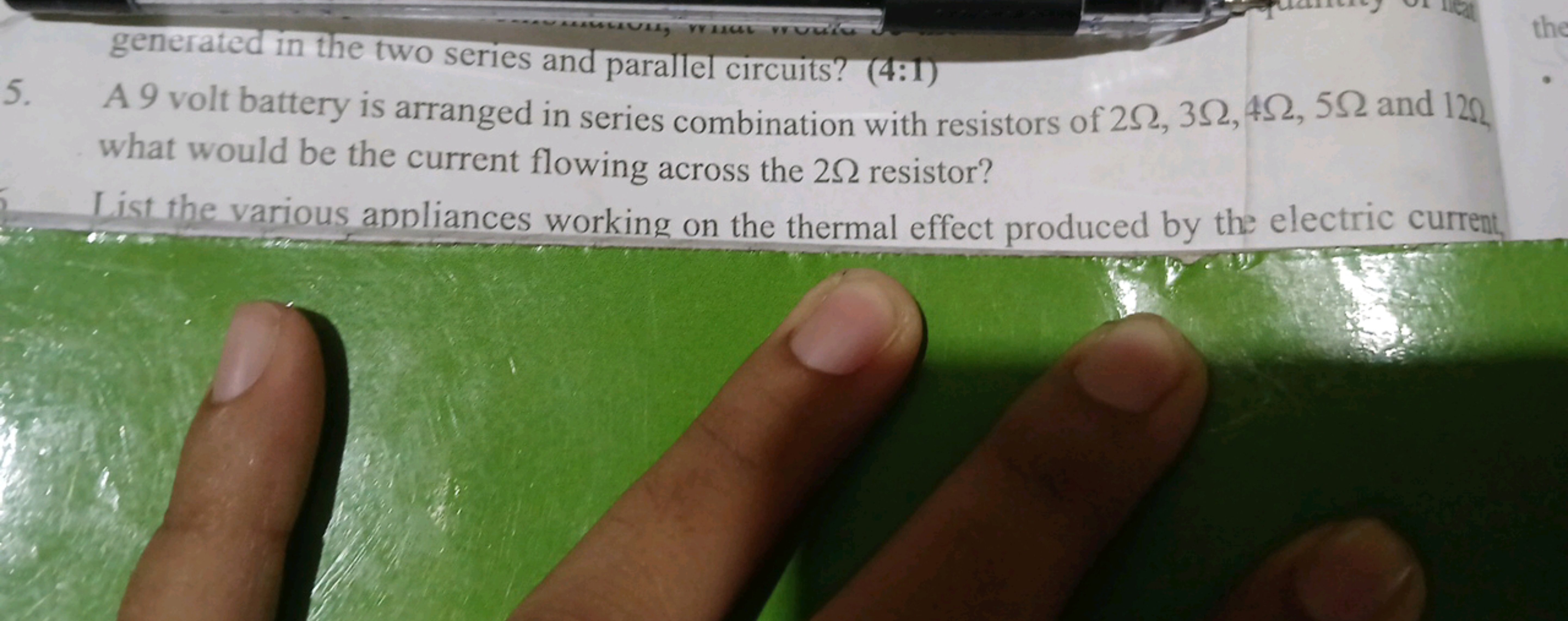 generated in the two series and parallel circuits? ( 4:1)
5. A 9 volt 