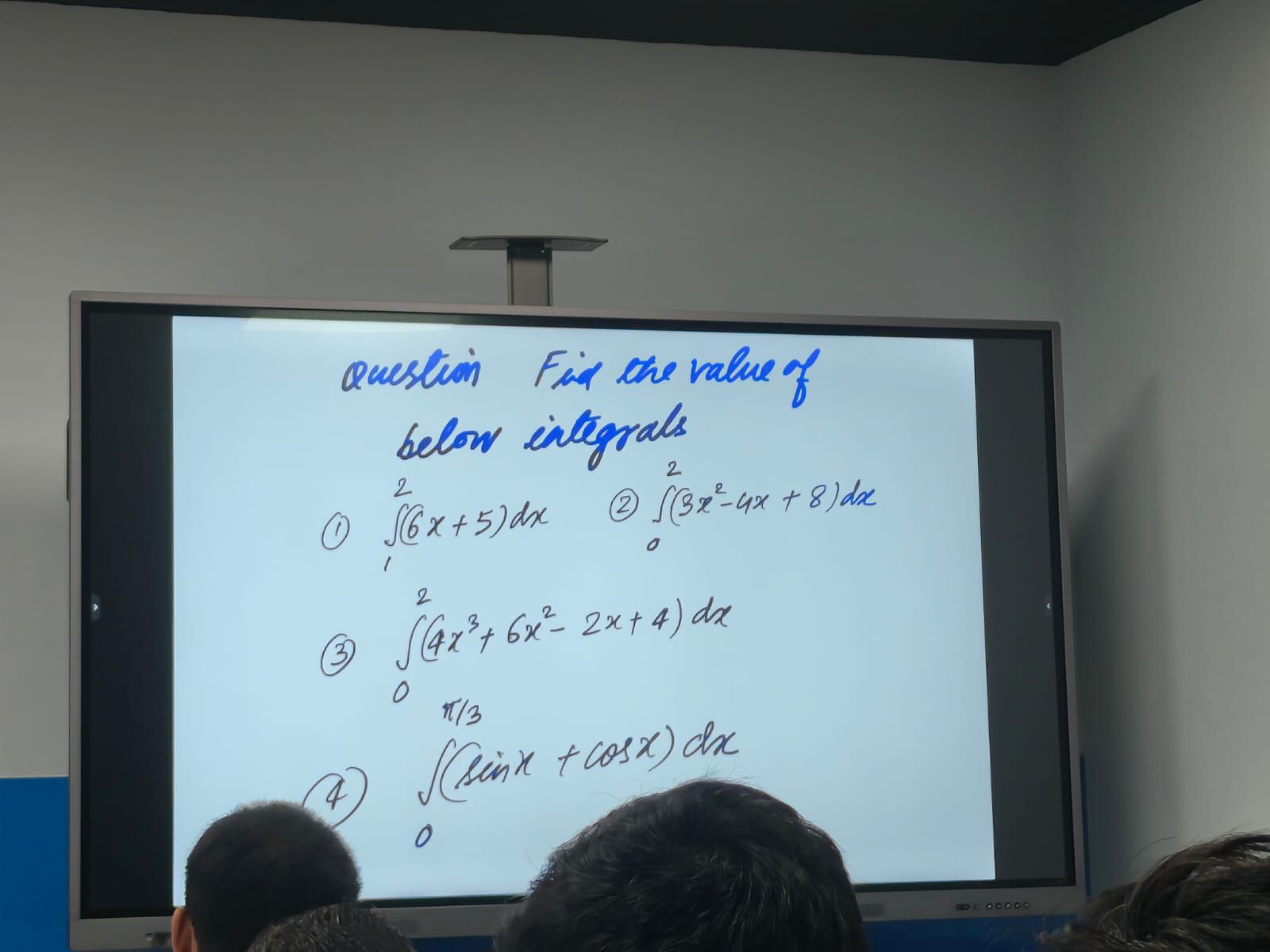 Question Fid the value of below integrals
(1) ∫12​(6x+5)dx
(2) ∫02​(3x