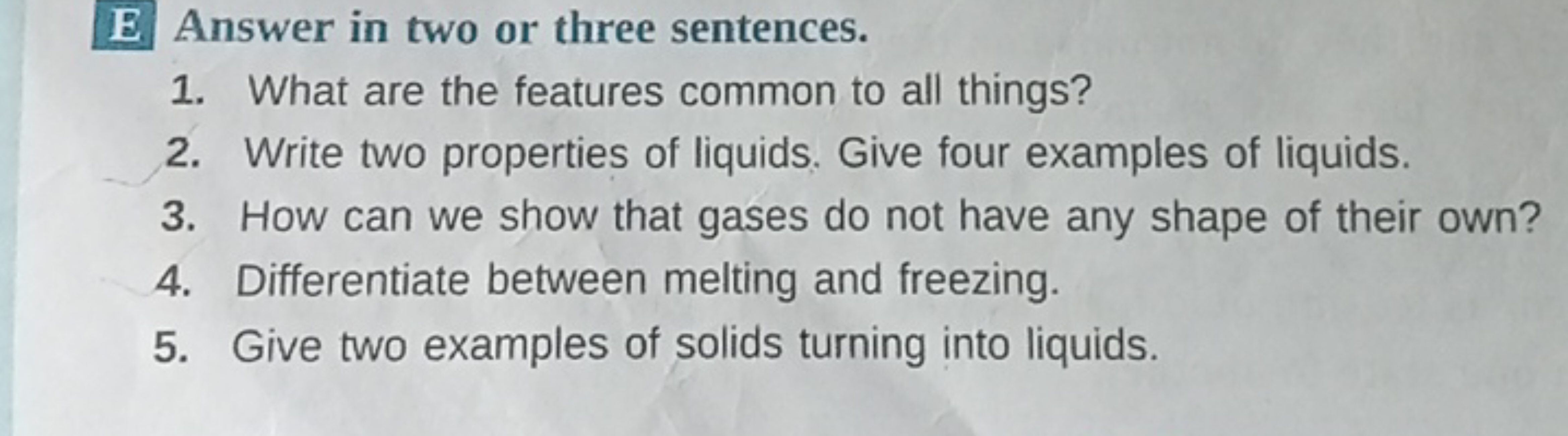 E Answer in two or three sentences.
1. What are the features common to