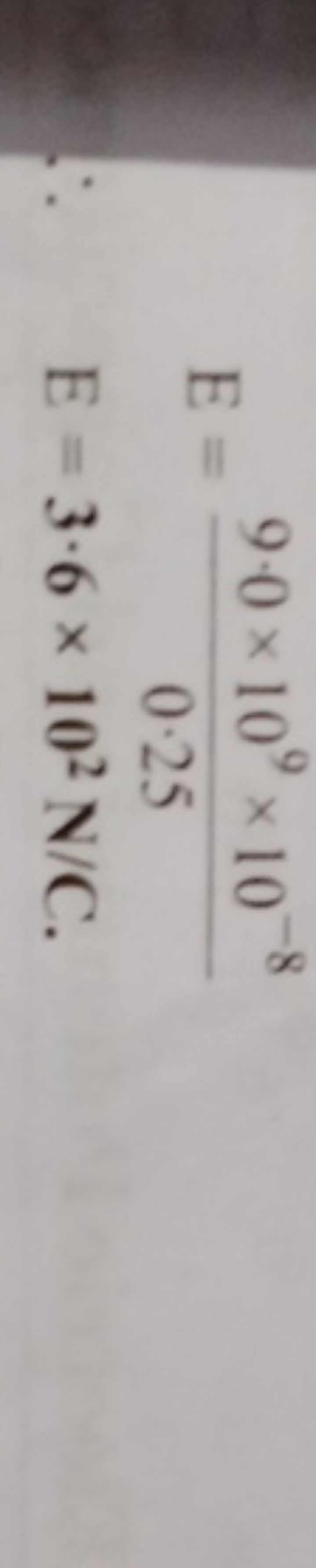 E=0.259.0×109×10−8​E=3.6×102 N/C​