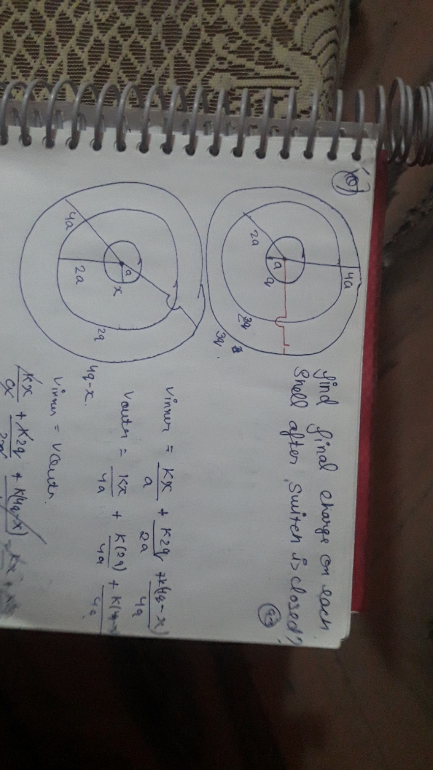 find final charge on each Snell after, switch is closed?
(93)
Vinner ​