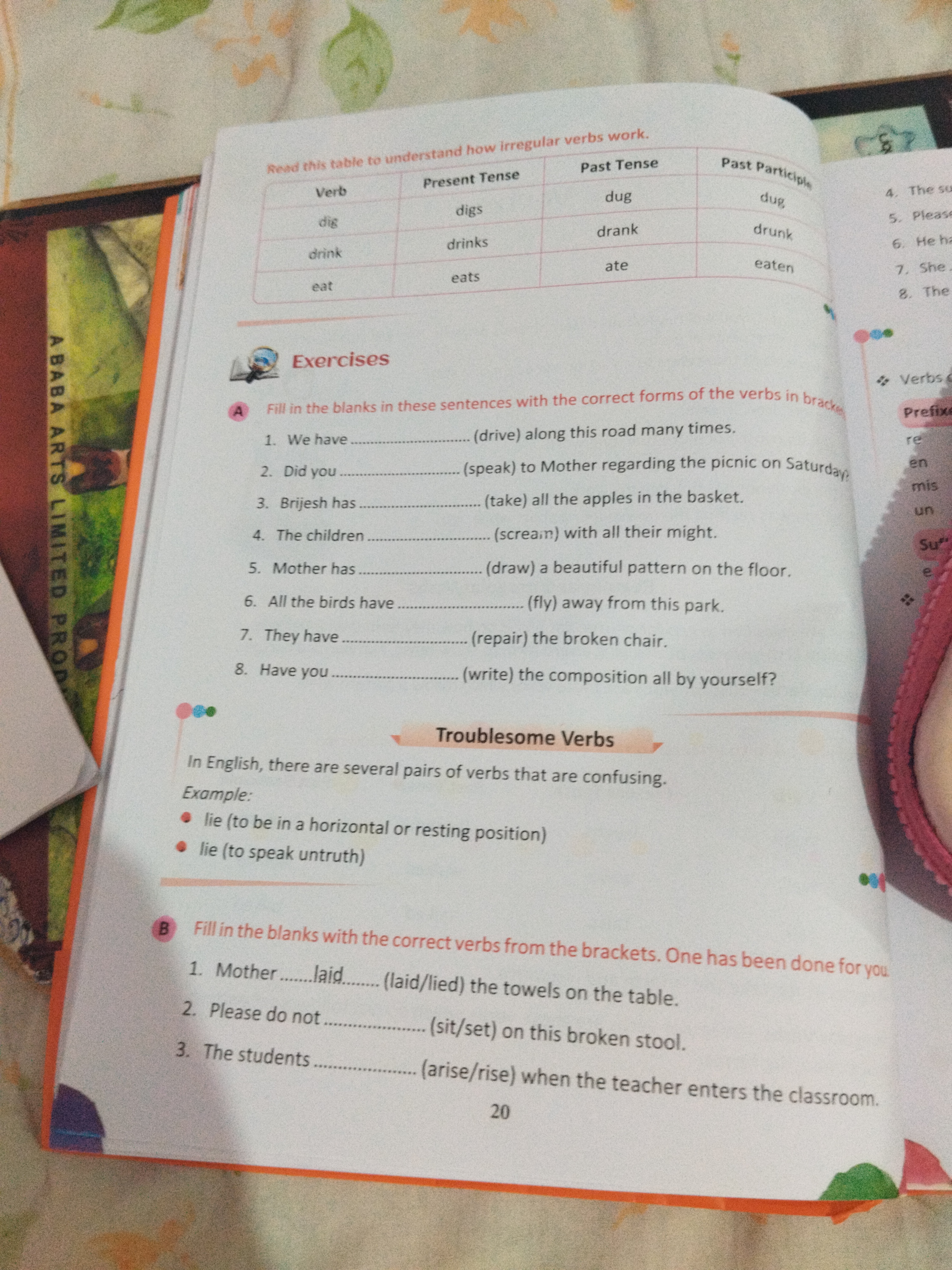 Fand this table to understand how irregular verbs work.
VerbPresent Te