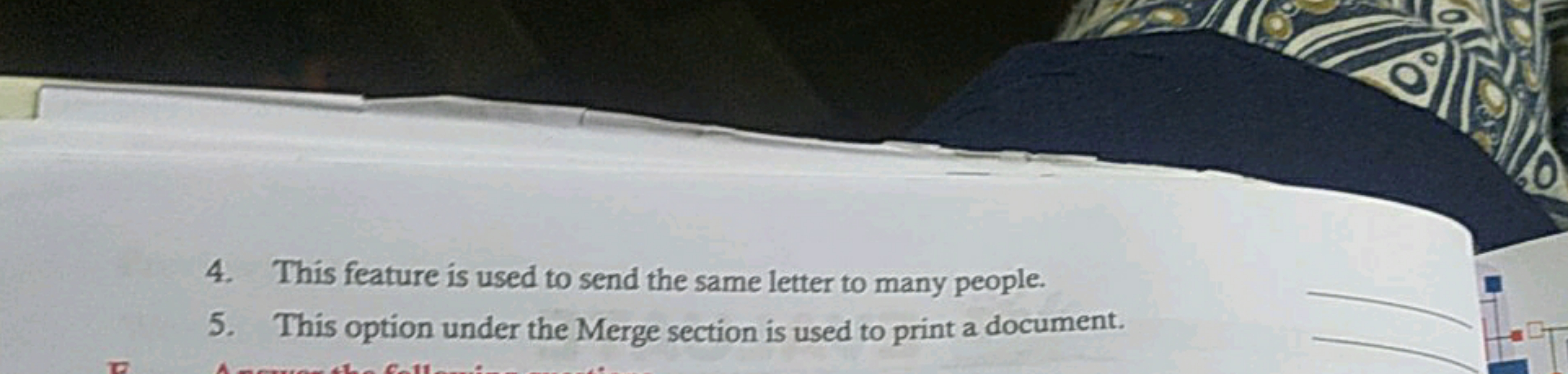 4. This feature is used to send the same letter to many people.
5. Thi