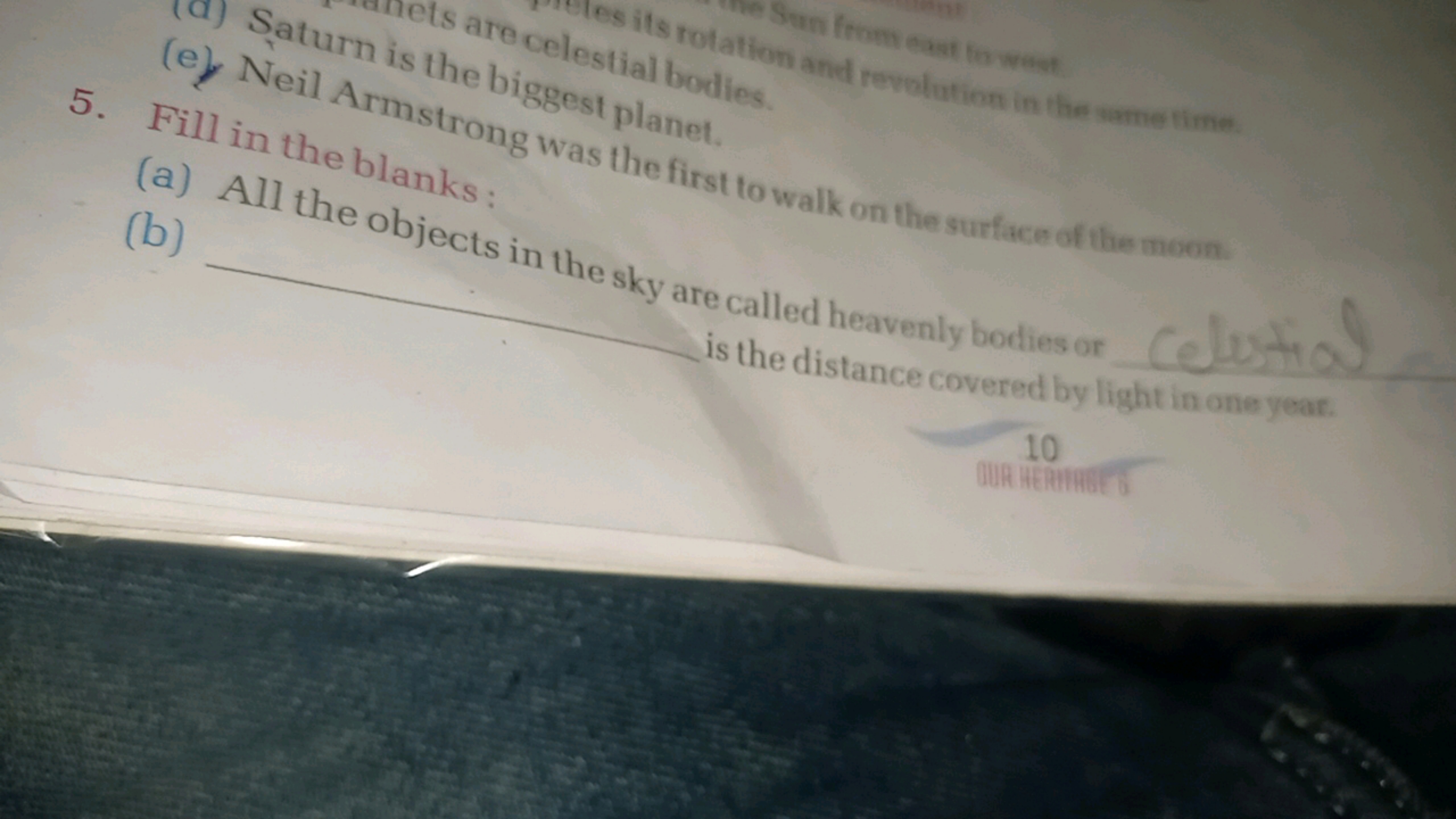 (e) Ne it ​ is the bielestial bodies.
les its total sum from cant tow 