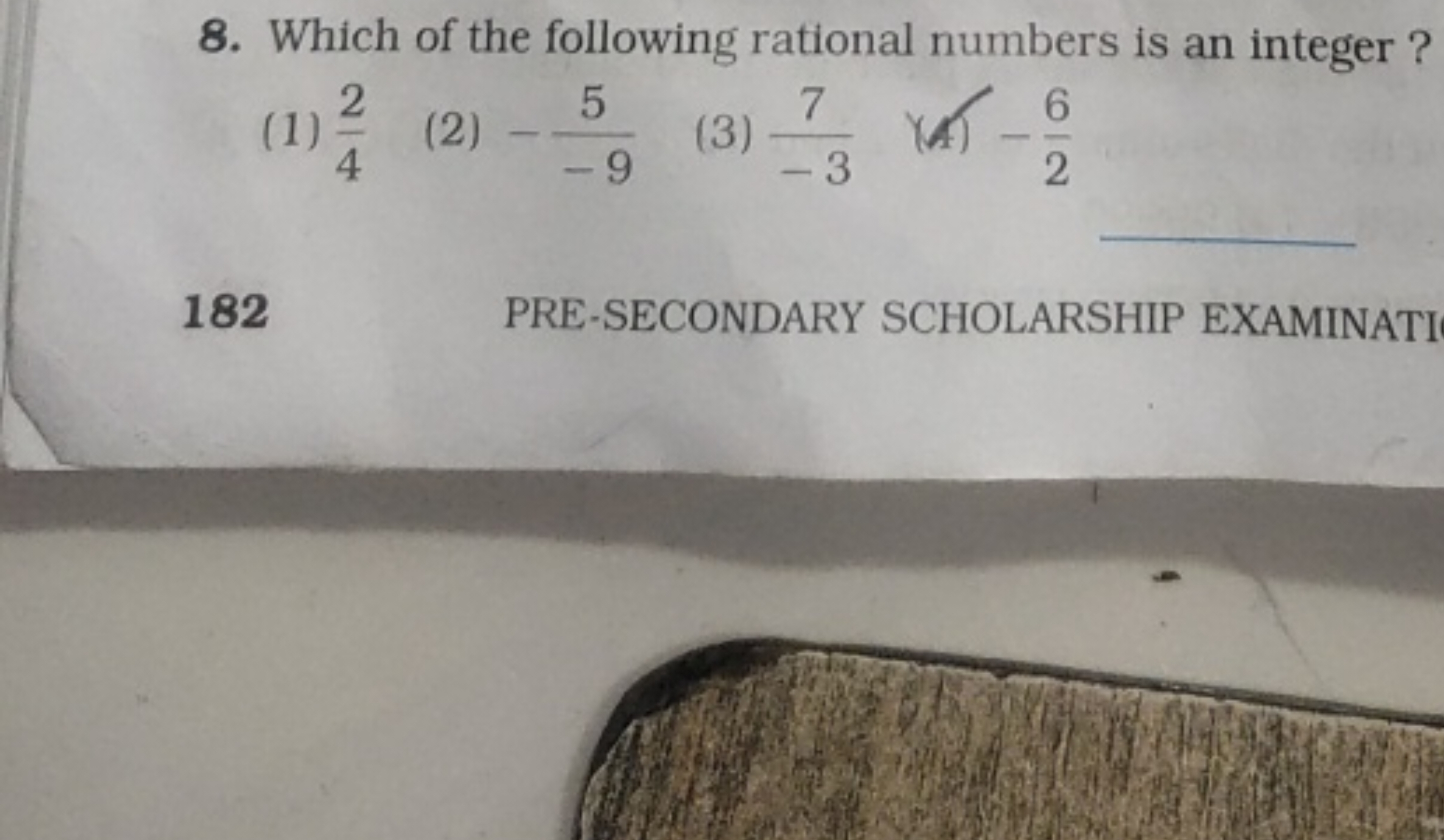 8. Which of the following rational numbers is an integer ?
(1) 42​
(2)