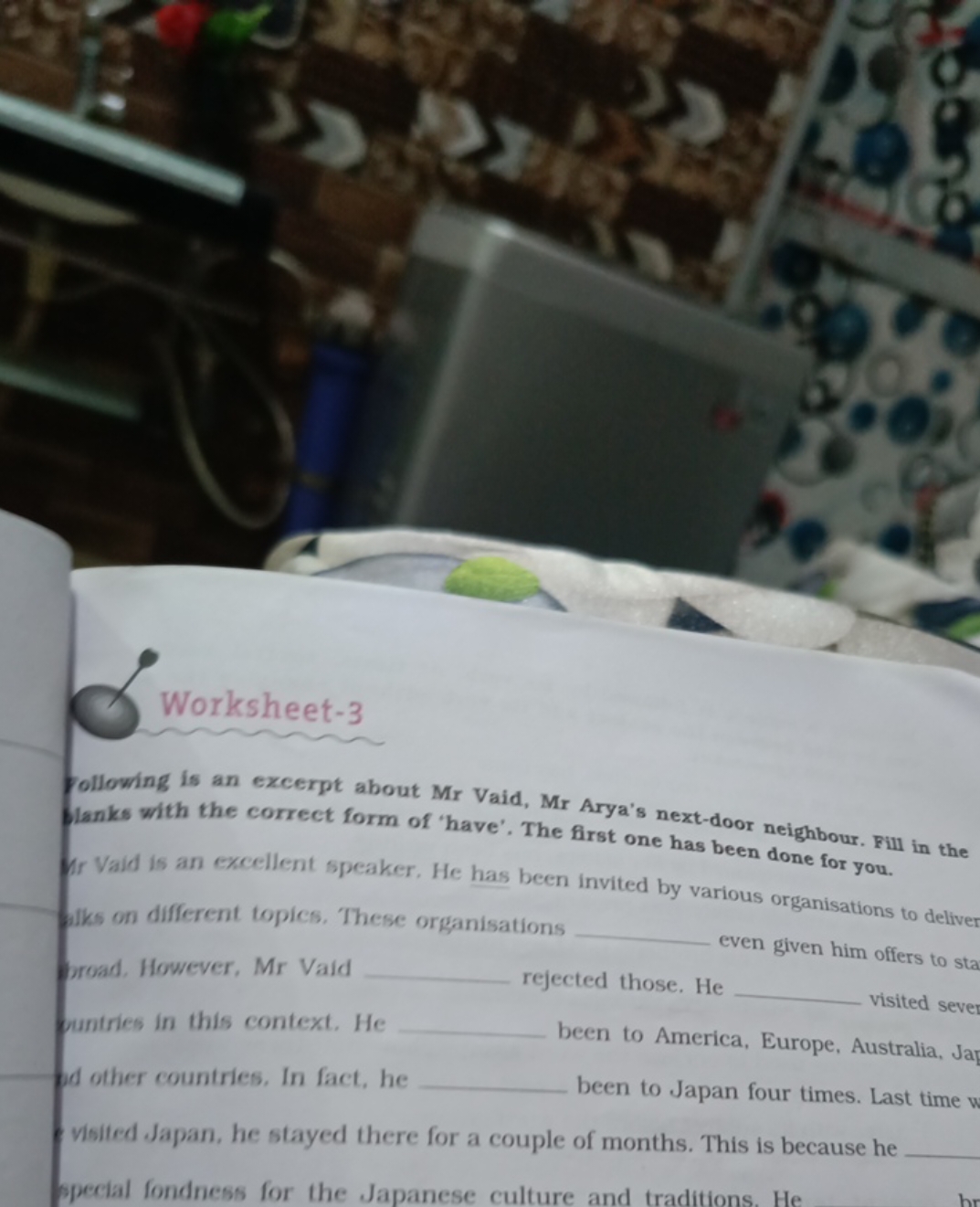 Worksheet-3
rollowing is an excerpt about Mr Vaid, Mr Arya's next-door