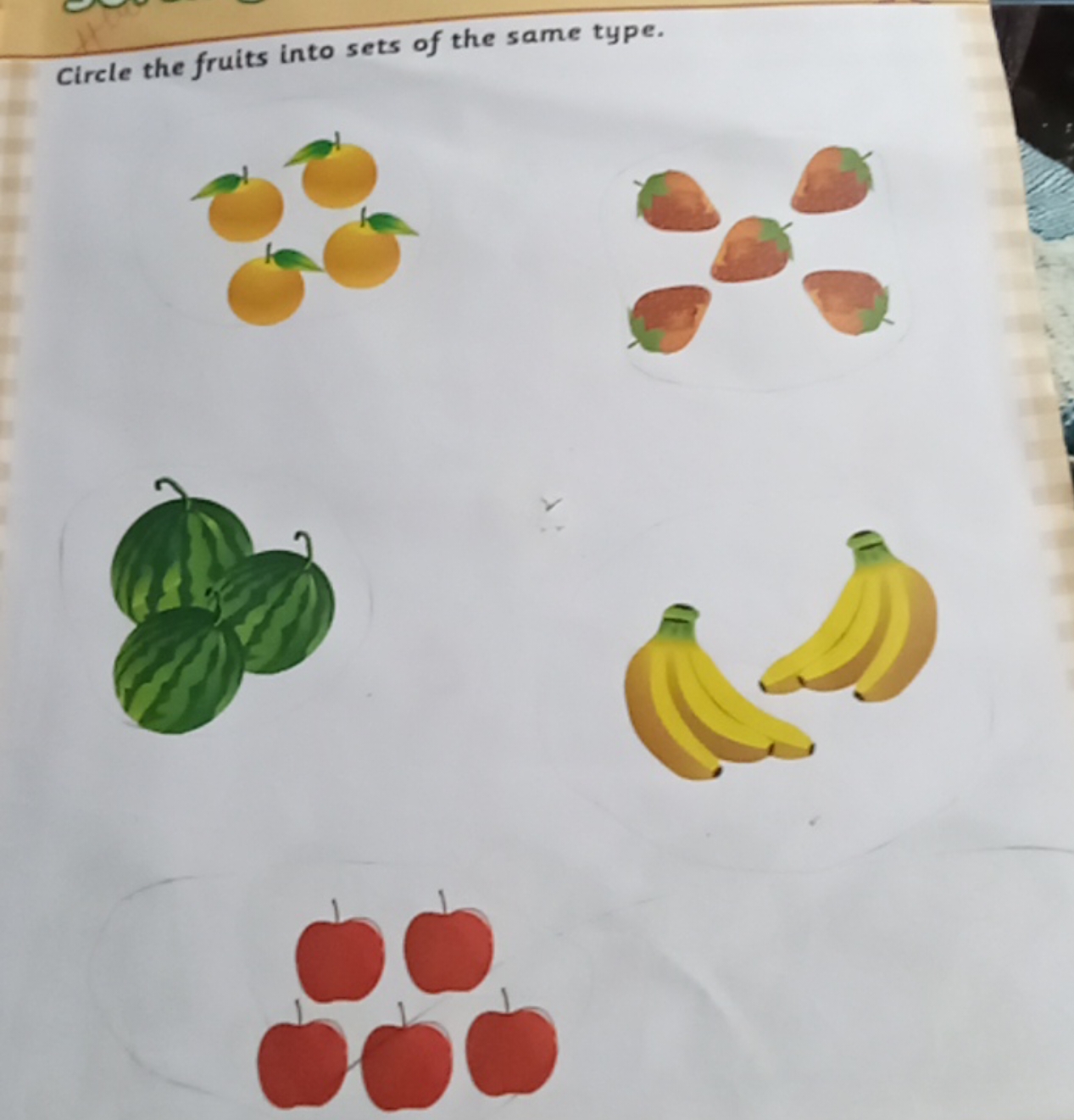 Circle the fruits into sets of the same type.