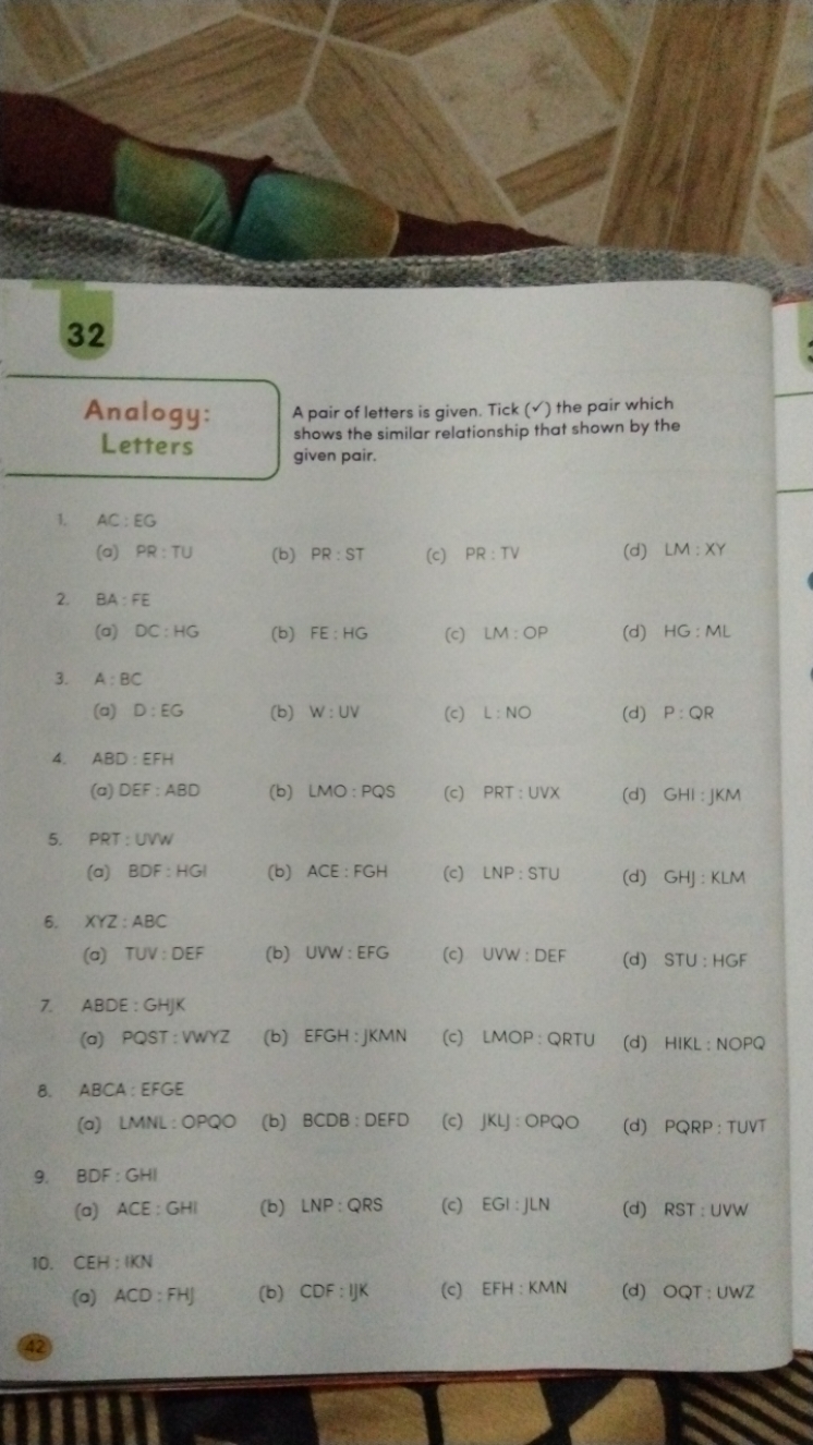 32
Analogy: Letters
A pair of letters is given. Tick (✓) the pair whic