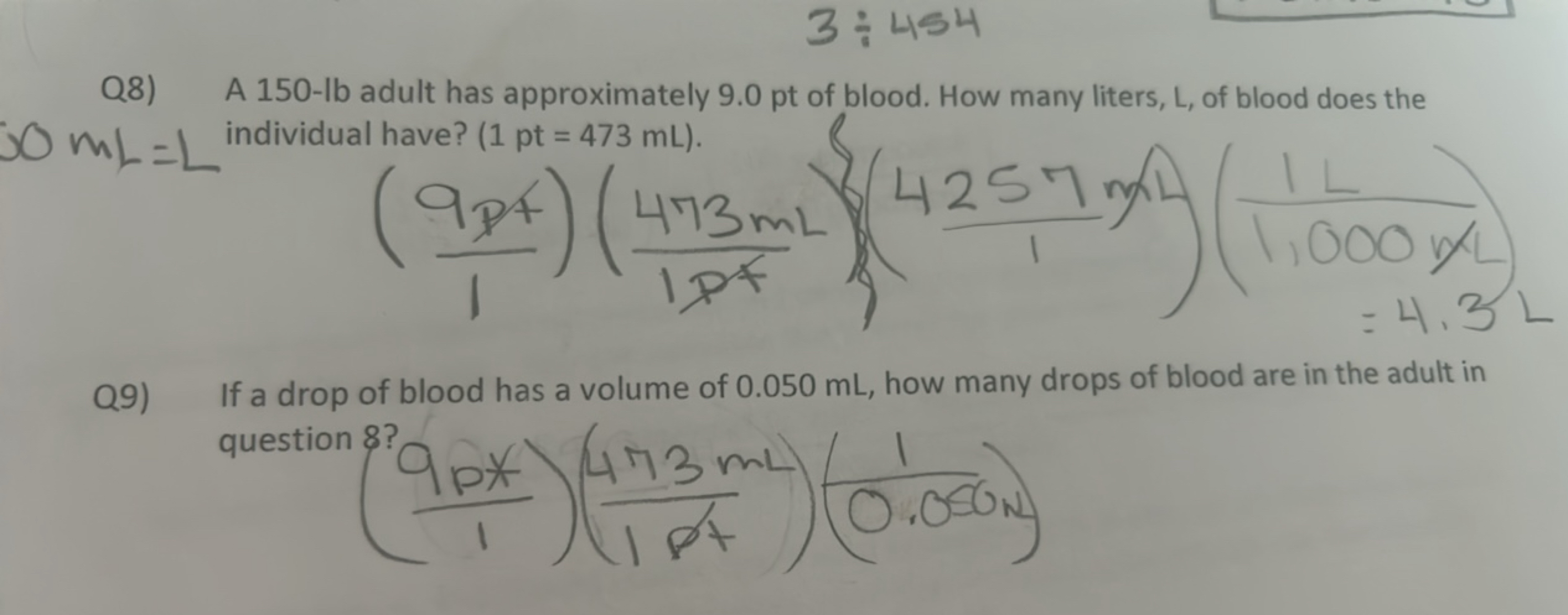 3÷454

Q8) A 150−lb adult has approximately 9.0 pt of blood. How many 