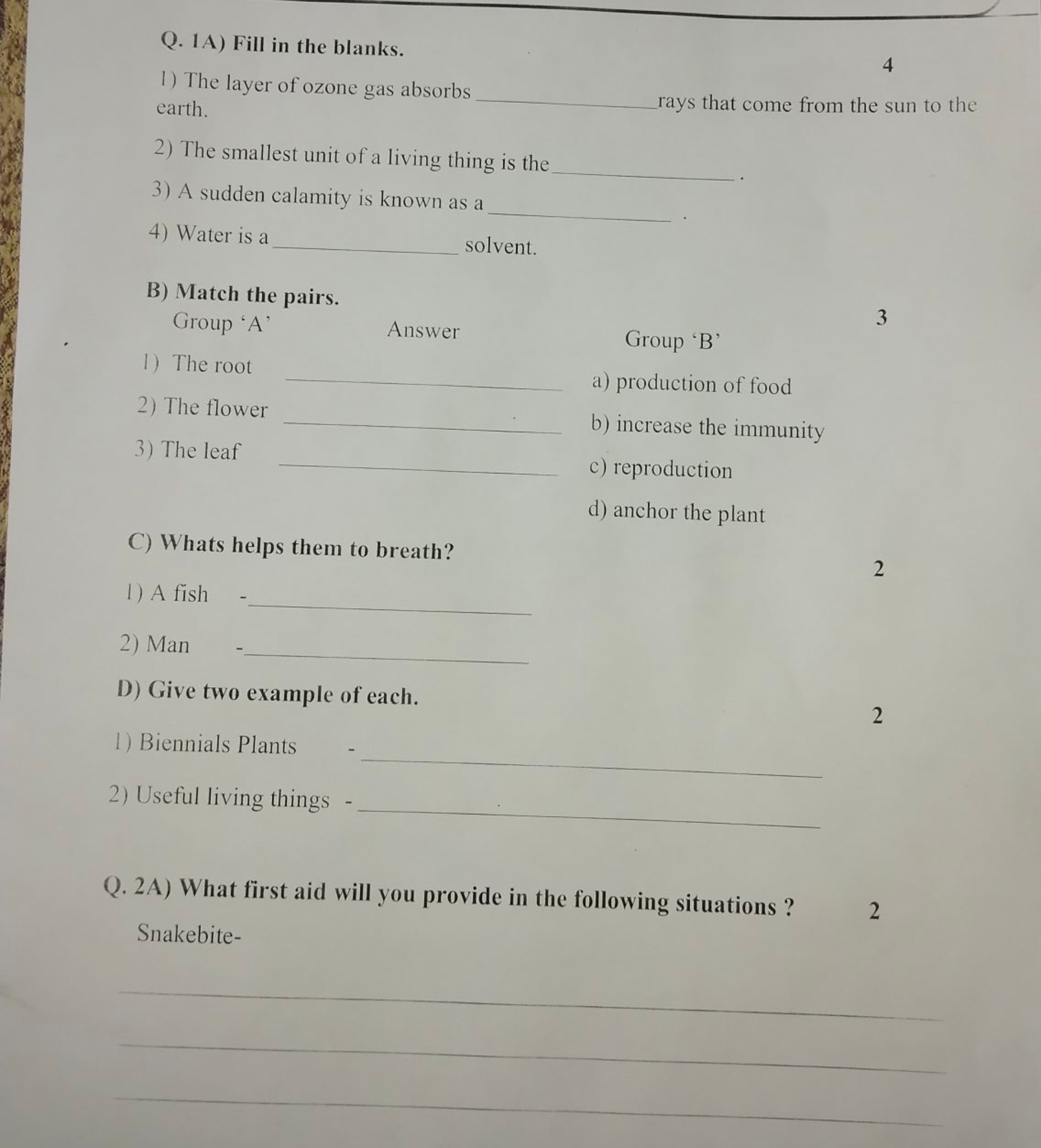 Q. 1A) Fill in the blanks.
4
1) The layer of ozone gas absorbs earth. 