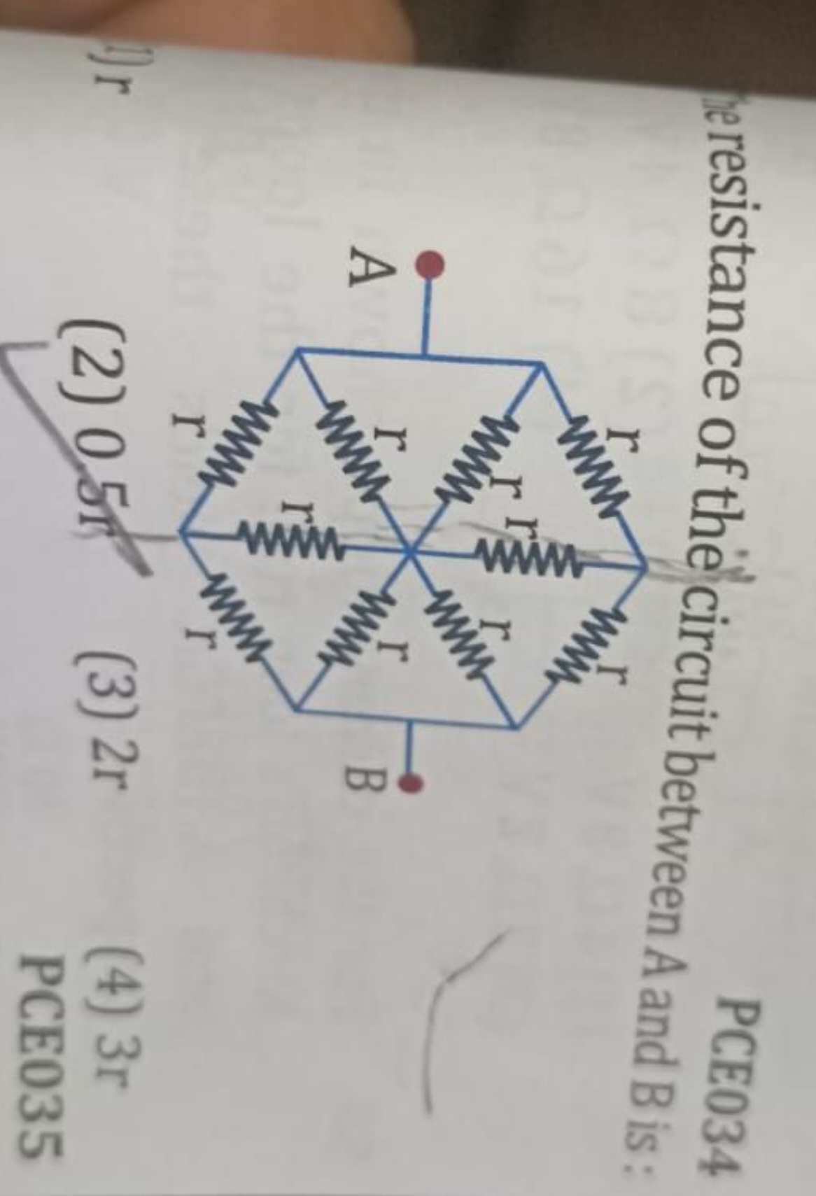 PCE 034
eresistance of the circuit between A and B is:
(2) 0,5n
(3) 2r