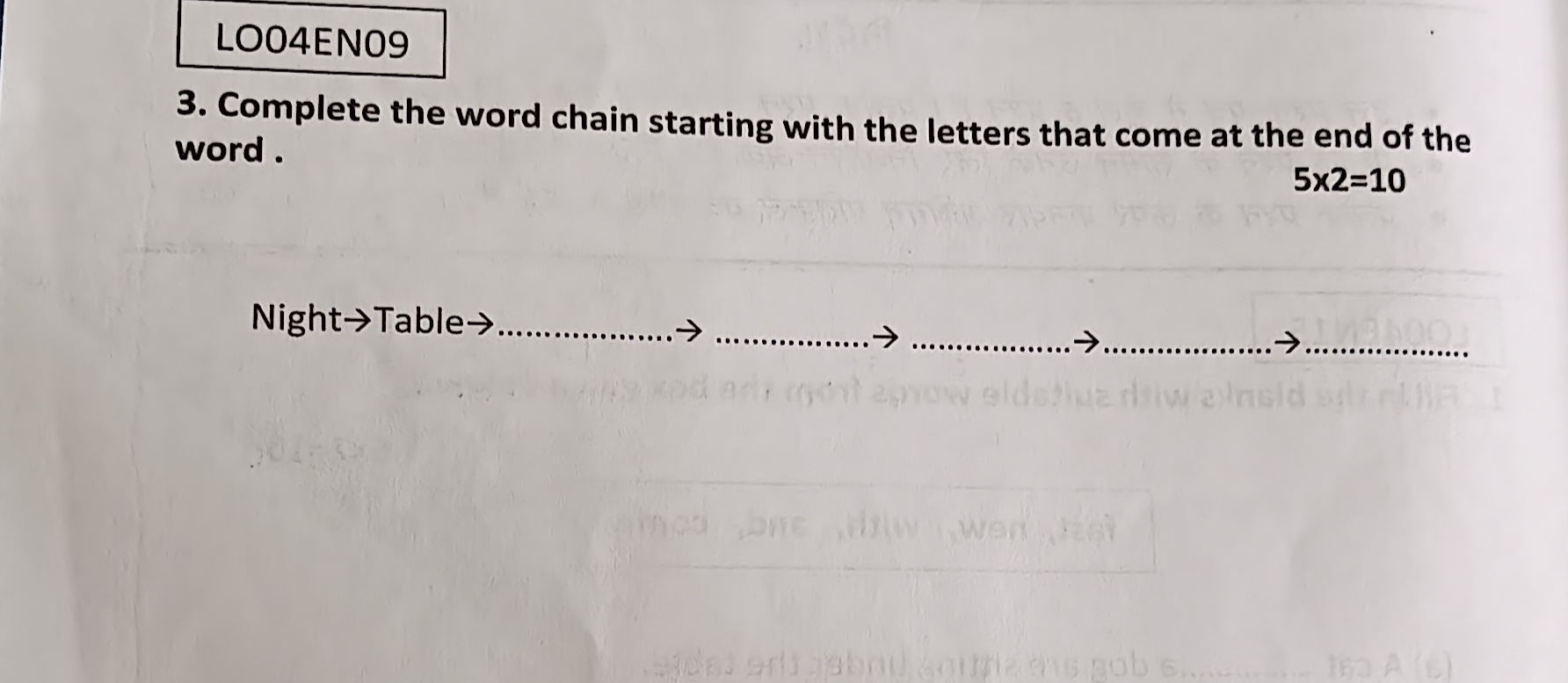 LO04EN09
3. Complete the word chain starting with the letters that com