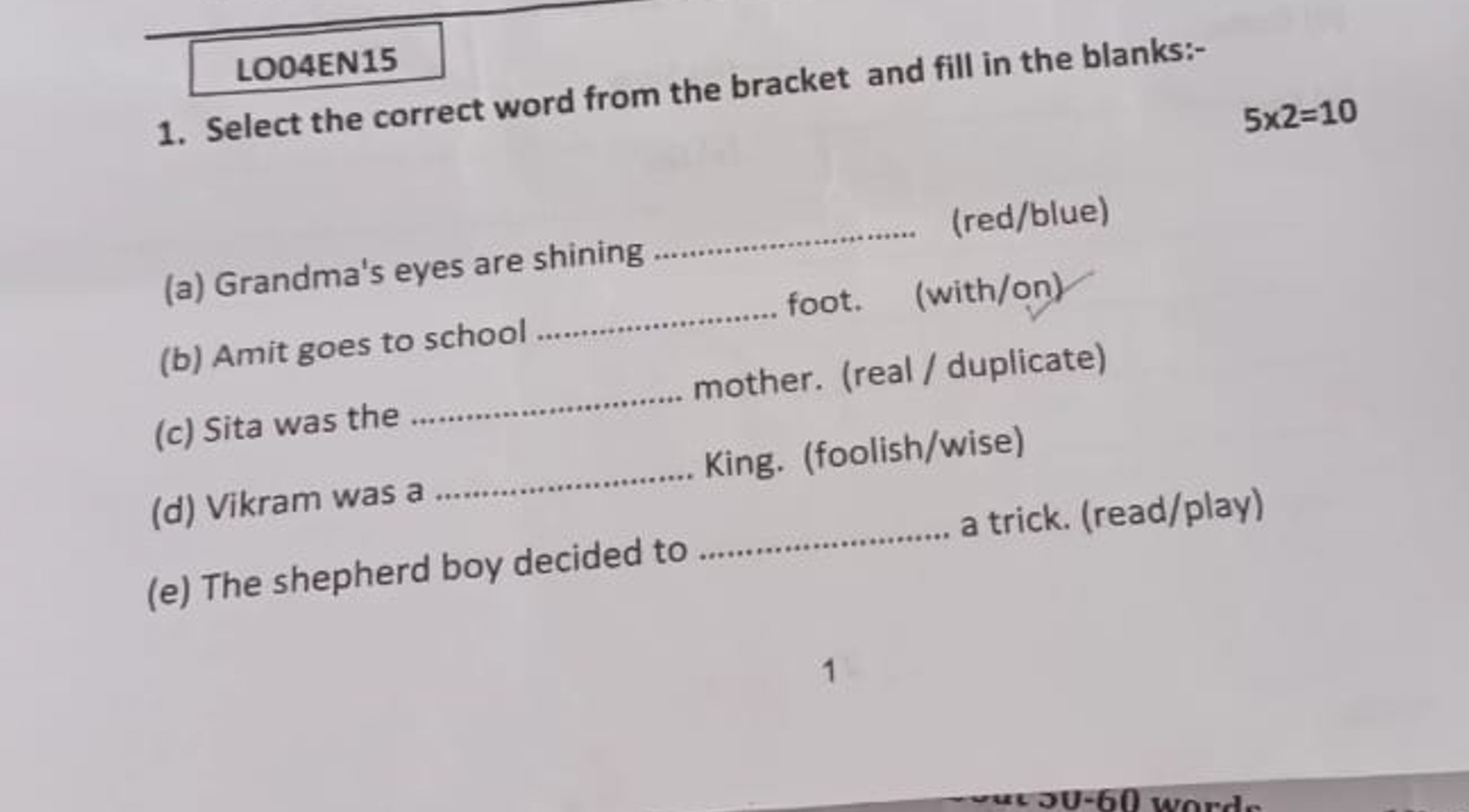 LO04EN15
1. Select the correct word from the bracket and fill in the b