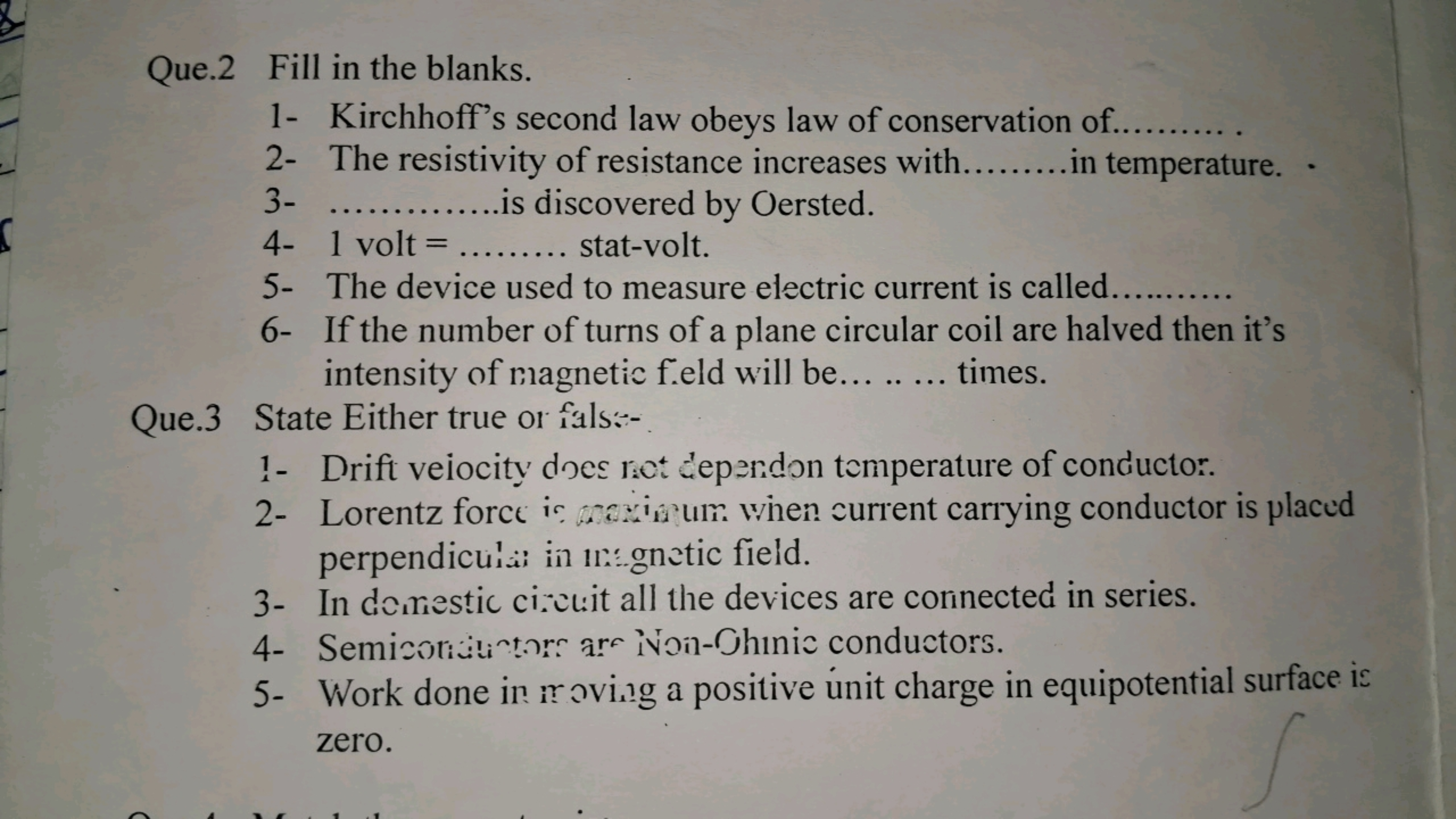 Que.2 Fill in the blanks.
1- Kirchhoff's second law obeys law of conse