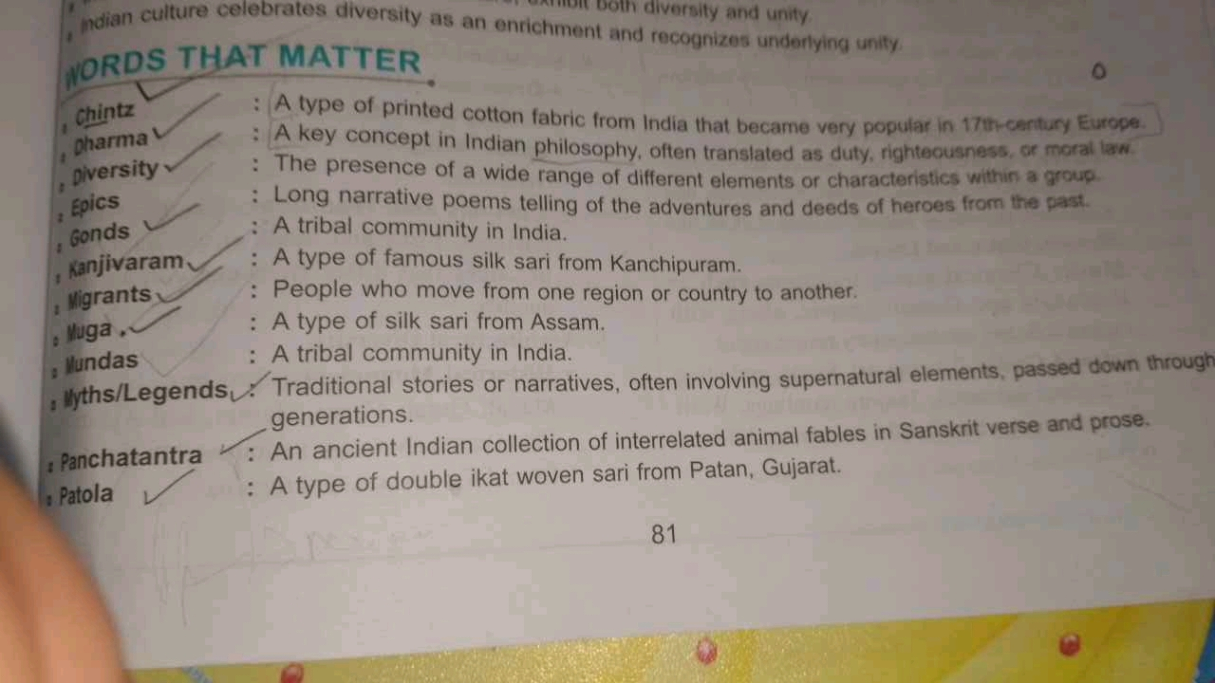 voth diversity and unity.
Indian culure celebrates diversity as an enr