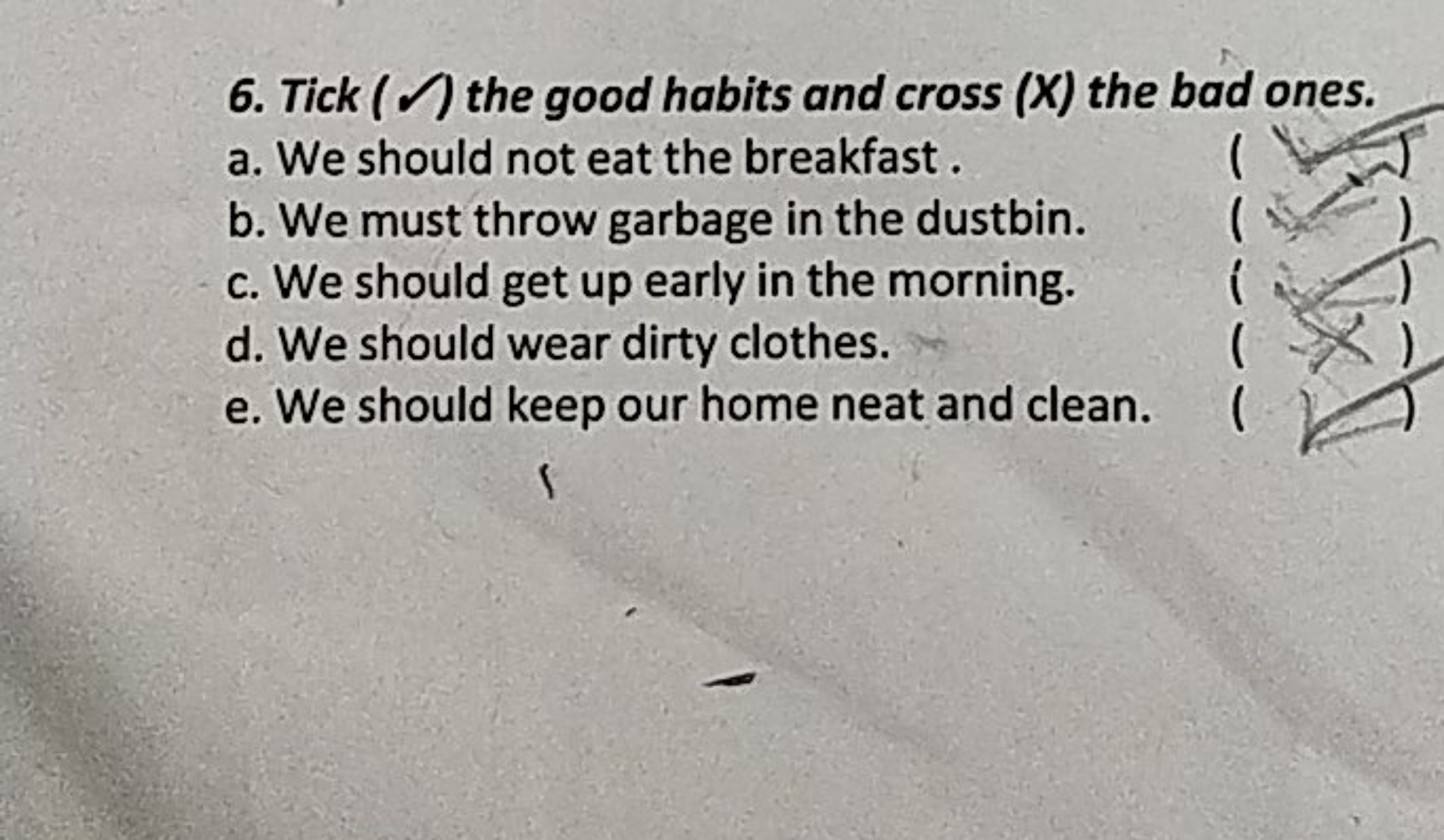 6. Tick (¬) the good habits and cross (X) the bad ones.
a. We should n