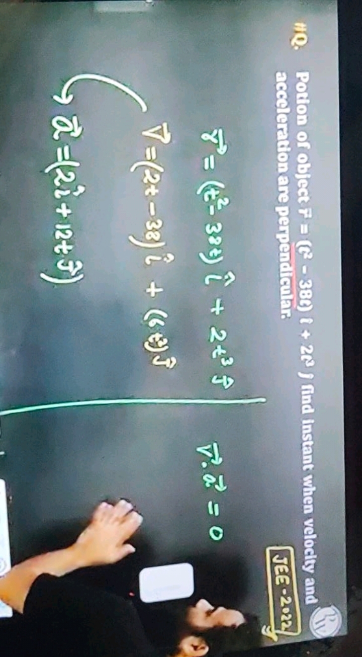 H1. Polion of object F=(C2−383)ℓ+233) find instant when velocity and (