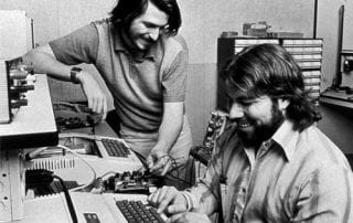 7 Pebisnis Sukses yang Memulai dari Garasi - Steve Jobs dan Wozniack - Apple - Finansialku