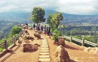 7-Wisata-Alam-Bandung-2.-Tebing-Keraton