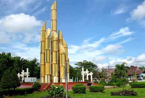 Tempat Wisata Surabaya - Monumen Bambu Runcing