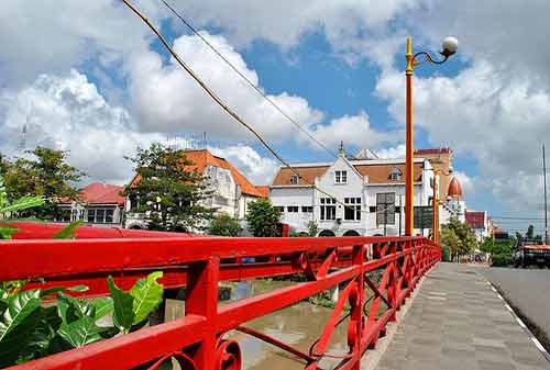 Tempat Wisata Surabaya - Jembatan Merah