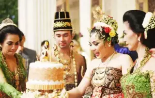 7-Pernikahan-Adat-yang-Paling-Mahal-00-Finansialku