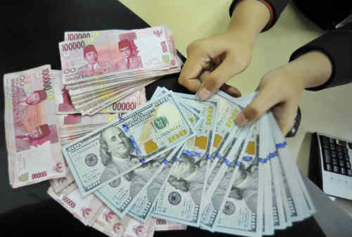 Dollar AS Tembus14.000 03 Dollar dan Rupiah 3 - Finansialku