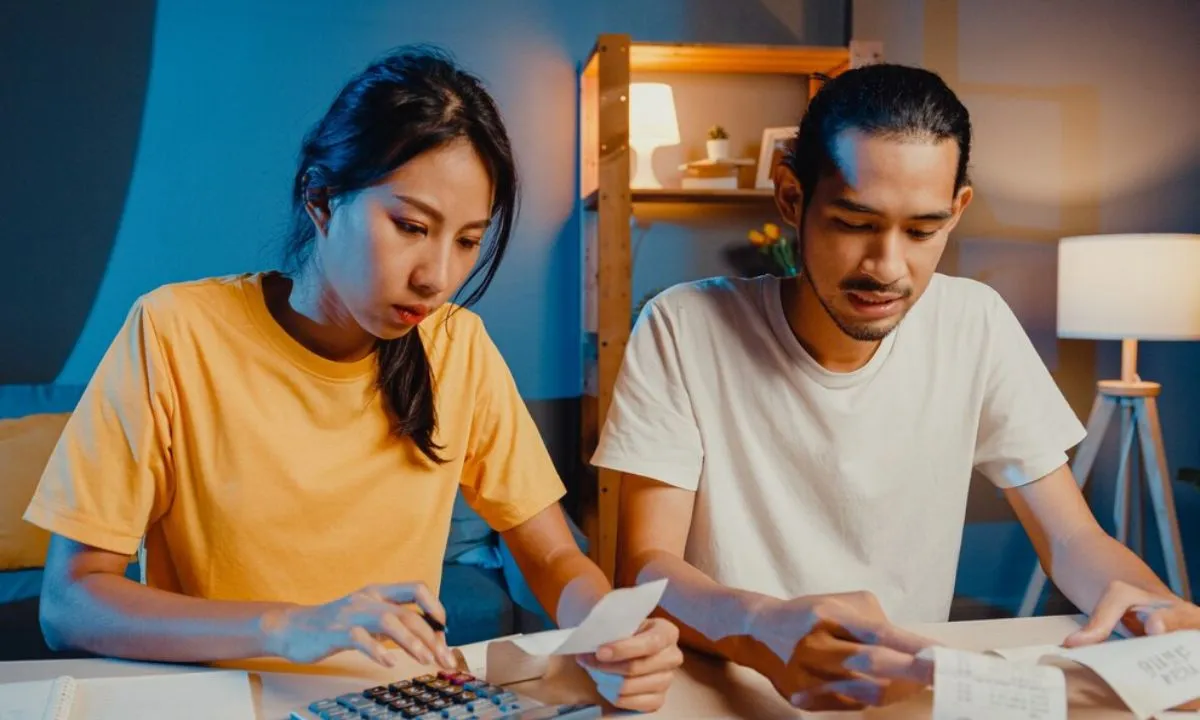 pembagian uang gaji bulanan