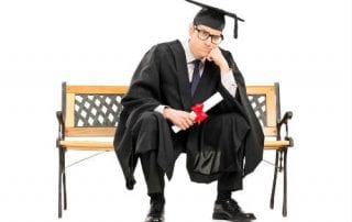 Fresh Graduate Pilih Bekerja atau Berbisnis 01 - Finansialku