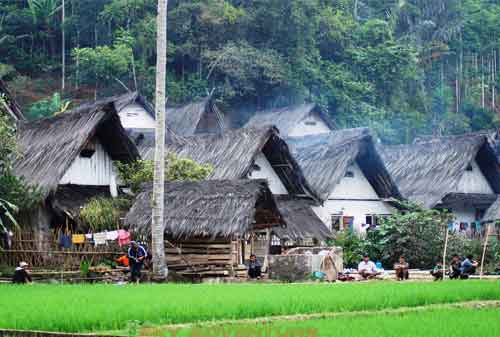 Melihat Uniknya Budaya di Kampung Naga Tasikmalaya 01 - Finansialku