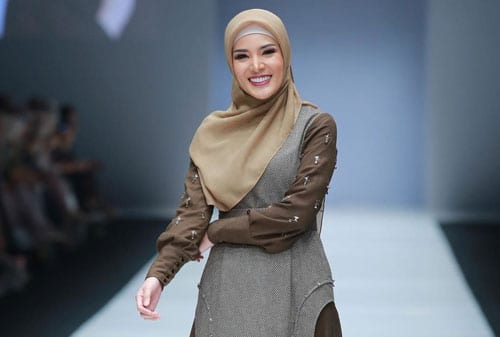 Tampil Trendy Dengan Baju Gamis Terbaru Tahun Ini 01 - Finansialku