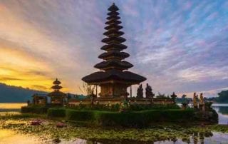 Tempat Wisata Bedugul Bali 05 Pura Ulundanu - Finansialku