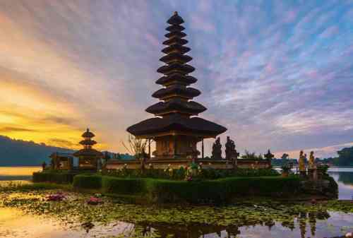 Tempat Wisata Bedugul Bali 05 Pura Ulundanu - Finansialku