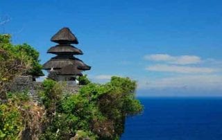 Pergi Ke Bali Jangan Lewatkan! Berkunjung Ke Pura Uluwatu dan Nikmati Keagungannya 01 - Finansialku