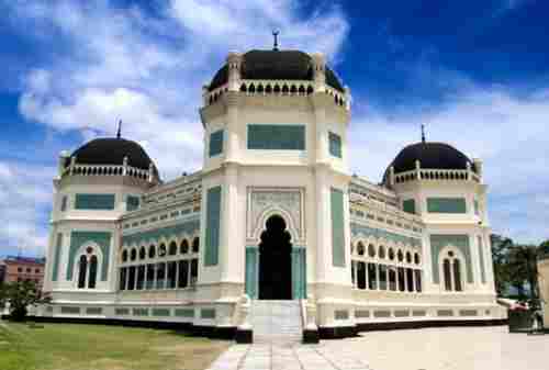 Destinasi Wisata Medan 04 Masjid Raya Medan - Finansialku