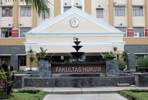 Gedung Fakultas Hukum Universitas Brawijaya - Finansialku