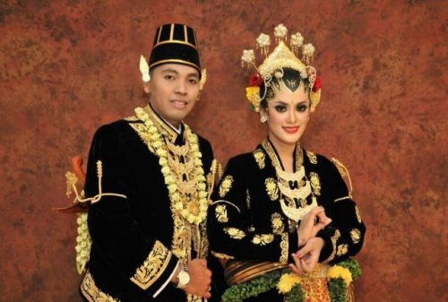 pakaian adat kebaya jawa barat