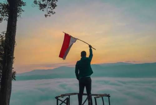 Wisata Gunung Luhur yang Mendadak Kebanjiran Wisatawan 04 - Finansialku