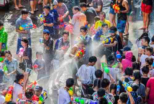 Tips Wisata Bangkok Thailand Untuk Pertama Kali 04 Songkran Festival - Finansialku