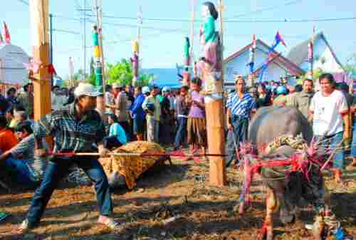 10 Potret Uniknya Kebudayaan Indonesia, Pernah Lihat yang Nomor 3_ ritual tiwah