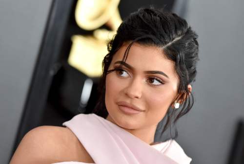 Kylie Jenner Mundur Dari CEO dan Jual Saham, Ini Alasannya 02